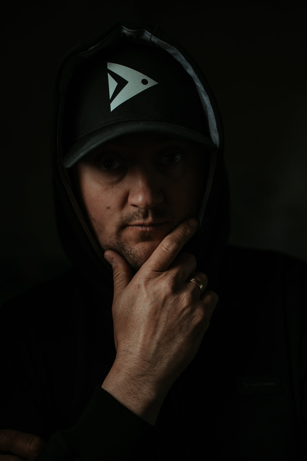 BAITNOW KAPPE MIT SCHIRM – LEUCHTENDES LOGO